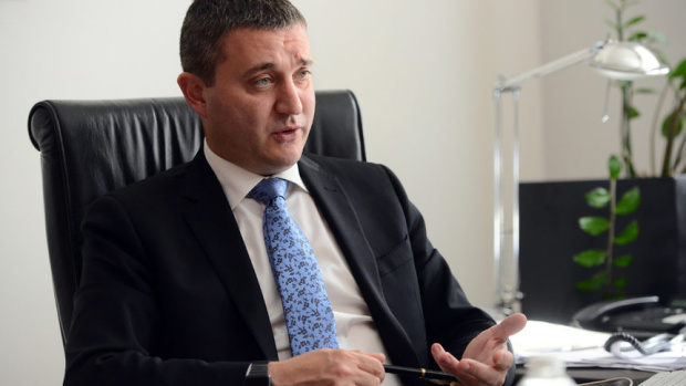 Горанов иска компроментираната Комисия по хазарта да бъде заменена от Национална агенция