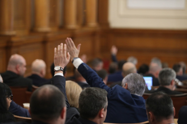Вотът на недоверие не мина, кабинетът на Бойко Борисов оцеля отново