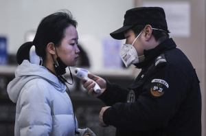 Китай за САЩ: Всяват паника за коронавируса, а не помагат