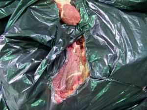 Голямо количество месо с изтекъл срок на годност е открито в Плевен