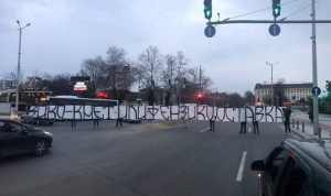 Фенове на Локо блокираха булевард в Пловдив със странни искания (СНИМКИ)