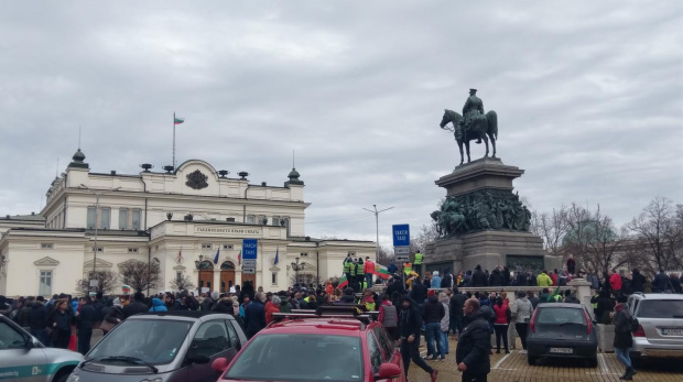 Протестиращи искат среща с Борисов