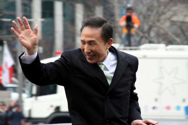 Президент на Южна Корея получи 17 години затвор и рекордна глоба