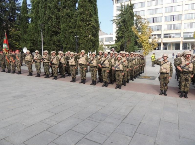 Каракачанов вдигна 350 военни да са в готовност да пазят границата