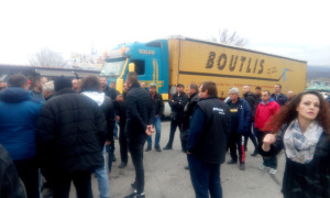 Стотици превозвачи на протест, блокираха ГКПП Кулата