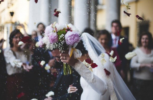 Животът продължава: В София няма отменени сватби
