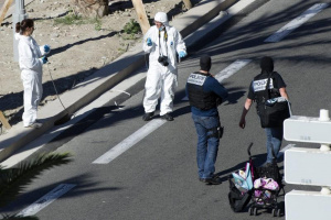 Терористичен акт във Франция, мъж уби двама и рани 7 с нож, крещейки „Аллах Акбар“
