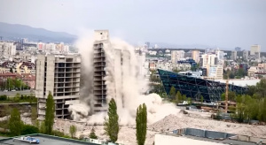 Срутиха високата сграда на недостроения ИПК „Родина“