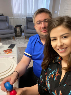 Плейбоят в кабинета на Бойко - Николай Нанков, показа прелестната си годеница (СНИМКИ)