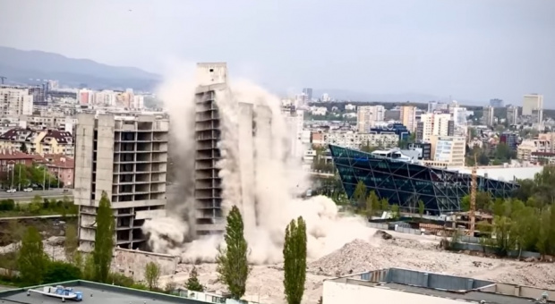 Срутиха високата сграда на недостроения ИПК „Родина“