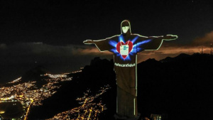 Статуята на Христос в Рио де Жанейро придоби нов облик (ВИДЕО)