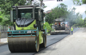 След разтопения битум: Фирмата, която отговаря за ремонта, ще преасфалтира улицата