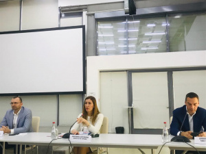 Ангелкова след среща с бранша: Обсъждаме възможност за отваряне на границите за туристи