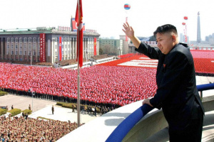 Вестник в КНДР: Ким Чен Ун не спи, не празнува рождени дни, не си взима почивка! Направи страната световна военна сила