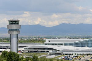 Три US самолета ще кацнат за презареждане в България