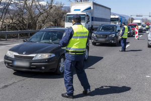 Повече полицаи по изходите на София заради серията почивни дни