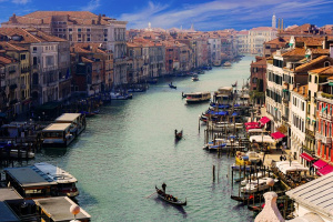 След блокадата: Венеция отново посреща туристи