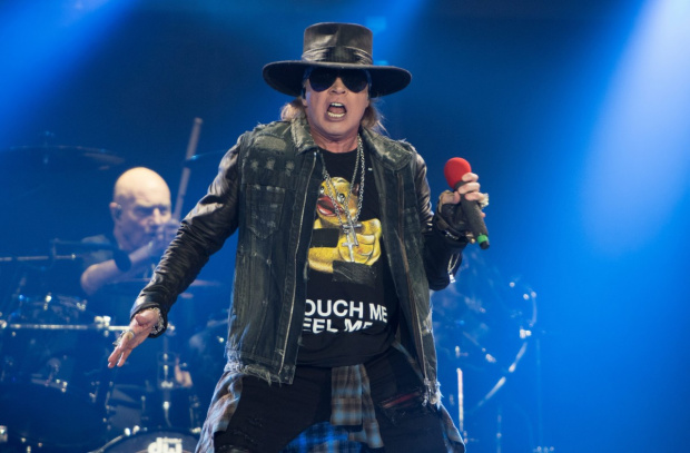 Guns N ‘Roses се подиграват на Тръмп чрез фланелка с любопитен надпис
