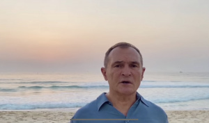 От плажа в Дубай: Божков готви нов въпрос към властта (ВИДЕО)