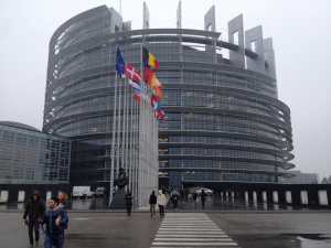 Транспортната комисия в Европарламента отсвири българските поправки в пакет „Мобилност“