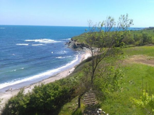 Трагедия! Скала се срути върху 9-годишно момиченце на плаж край Лозенец в местността Караагач
