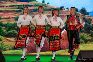 Българи у нас и по света отбелязаха Деня на българския фолклор - 22 юни
