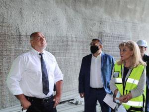 Борисов инспектира срутването в тунел „Железница“, причината била многото валежи