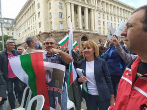 Манолова: Очаквам вълна от протести до падането на Борисов