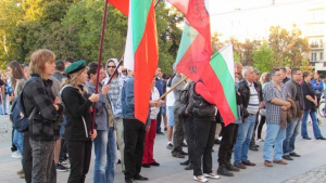 Все повече градове се вдигат на протести срещу кабинета и Гешев