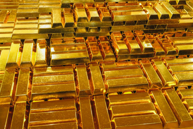 Цената на златото продължава да се задържа рекордно висока