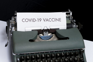 ЕК договори купуването на 300 млн. дози потенциална ваксина