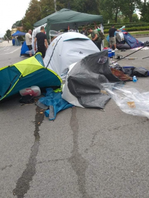 Ден 28: Протестиращите донесоха ковчег пред МС (ОБНОВЕНА)