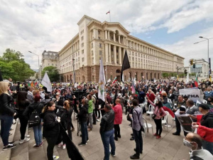 31-вият протест в София започна, засега барикадите остават