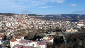 Автошествие блокира движението във Велико Търново
