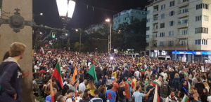 Барометър България: Над половината българи не подкрепят протестите