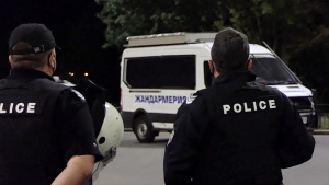 Блокадата на кръстовището пред румънското посолство не оцеля през нощта