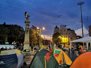 Протестиращите на Орлов мост: До дни сменяме тактиката