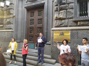 Манолова: Борисов иска да удължи изборния ден с 24 часа, за да е сигурен, че ще открадне вота