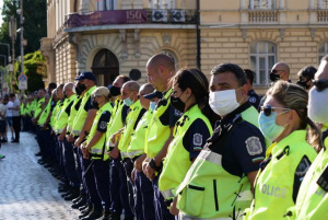 Контрапротестиращите с демонстрация пред румънското посолство
