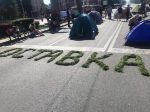 Възстановиха палатковия лагер до СУ