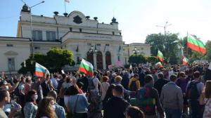 Euractiv пита ЕС защо се прави, че не вижда протестите в България