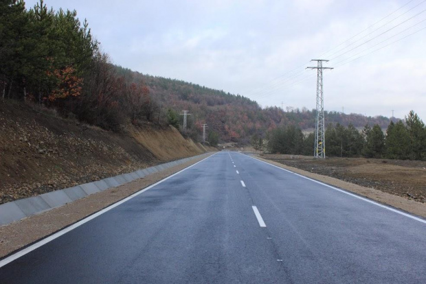 И пътят Хасково-Стара Загора продължава да е блокиран