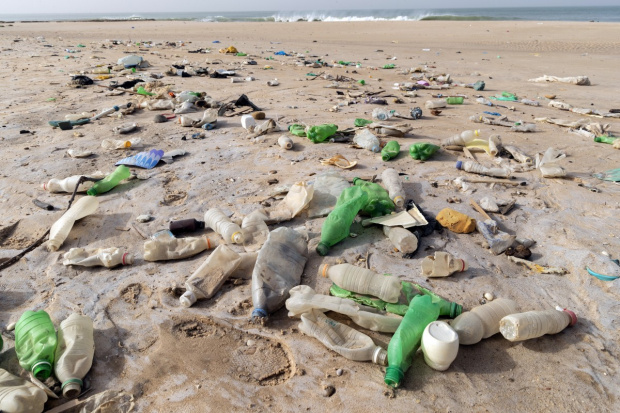 Атлантическият океан е пълен с пластмаса, най-често срещани вече са еднократните маски