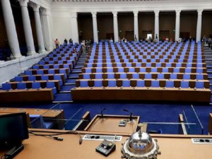 Депутатите на ГЕРБ напуснаха парламента преди речта на Радев