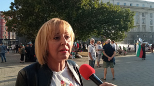 Манолова: На площада Съединението прави силата е в действие сега