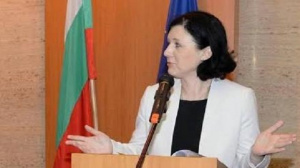 Еврокомисар: България да покаже реформи наяве, не само на хартия