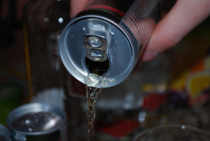 Забраняват продажбата на енергийни напитки на непълнолетни