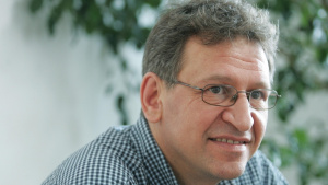 Д-р Стойчо Кацаров: Болните да се изолират, останалите да продължават нормалния живот