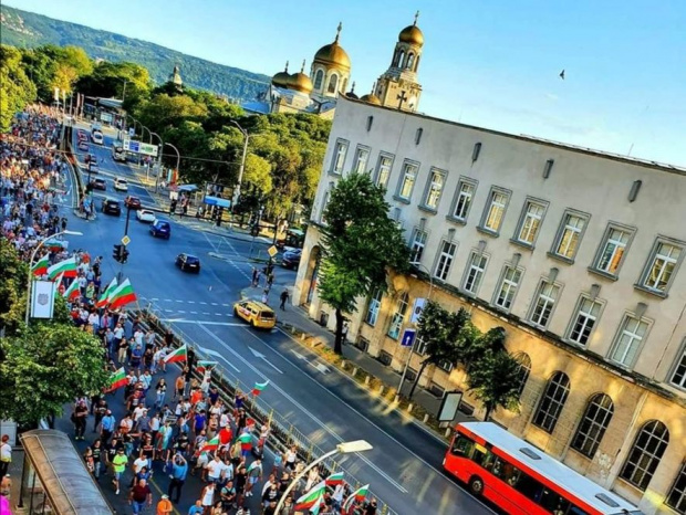 Мирни шествия, блокади и демонстрации из страната в подкрепа на протеста в София