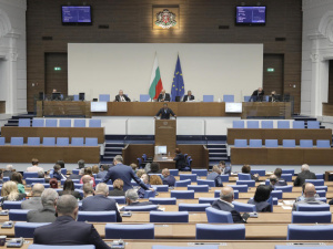 Депутатите обсъждат в пленарна зала ветото на Радев върху промените в Изборния кодекс